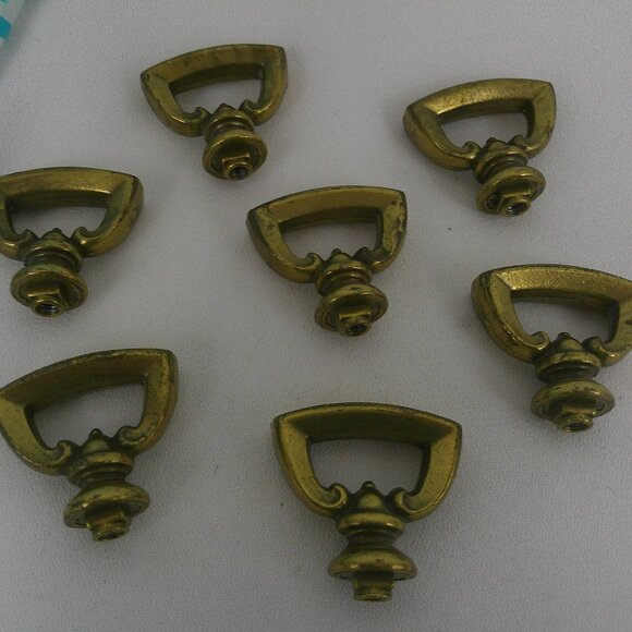 1994 Brass Tone Furniture Mock Key Cabinet Pulls - set of 7 - Picture 5 of 8